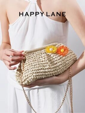 Happy Lane Beige Woven Straw Daisy Flower Clasp Crossbody Bag Gold Chain NWT